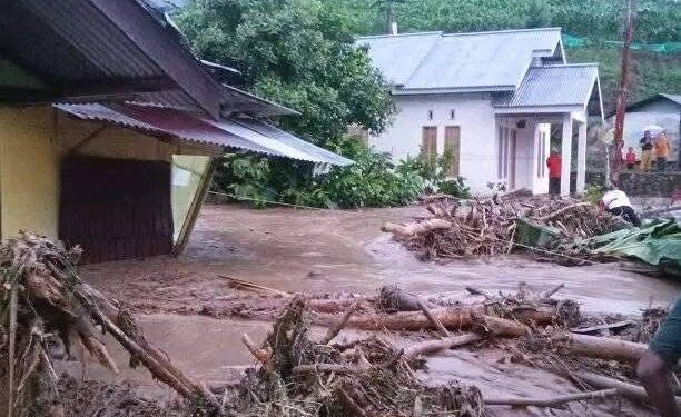 Banjir Landa Desa Tapa Aog Bolmong: Puluhan Rumah dan Fasilitas Pemerintah Terendam Lumpur
