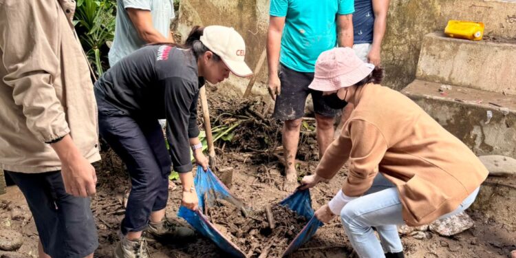 Putri Gona Nender dan PIKO’S Ringankan Beban Warga Tapa Aog:Kepedulian Tanpa Pandang Bulu