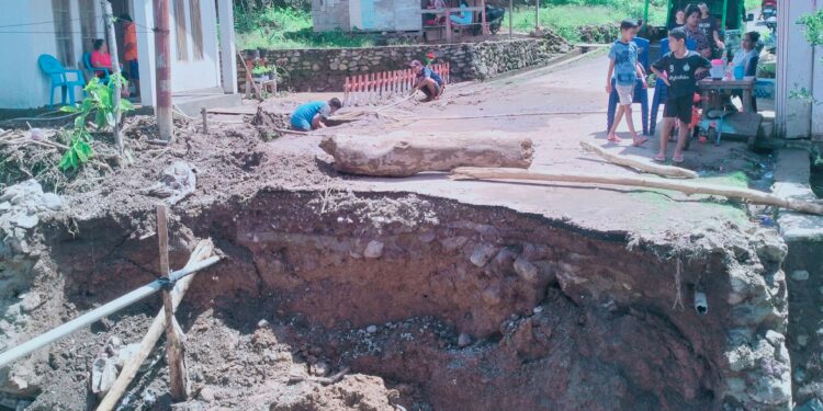 Banjir Terjang Desa Tapa Aog: Satu Jembatan Putus, Sekolah Terisolasi