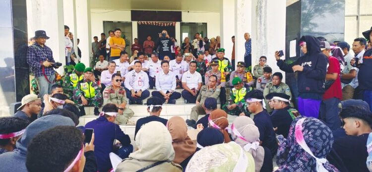 Massa Pendemo Tolak PETI Tobayagan, Kamaru: Kami bersama Rakyat