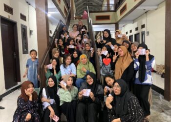 Pelukan Terakhir dari Ummi: Kenangan Haru Dua Mahasiswi UNG Korban Hanyut Saat KKN