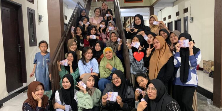 Pelukan Terakhir dari Ummi: Kenangan Haru Dua Mahasiswi UNG Korban Hanyut Saat KKN