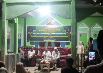 Ditepati Meski Hujan Deras, Warga Pangian Tengah Terharu Atas Kehadiran Bupati Yusra Alhabsyi