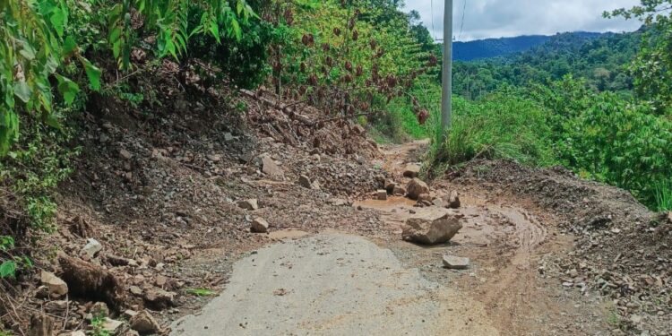 Longsor di Jalan Pindol Bolmong, Mobil Tak Bisa Lewat, Akses Lolak-Dumoga Terganggu