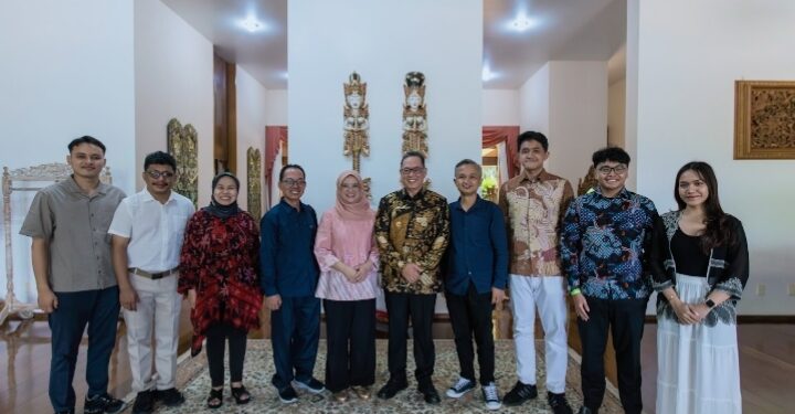 350.org Indonesia Bongkar Potensi Energi Terbarukan RI di Hadapan Dubes dan Dunia