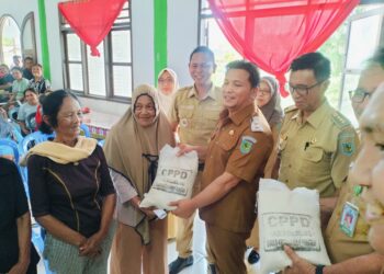 Wabup Dony Pimpin Langsung Distribusi Beras CPPD: Enam Desa di Bolmong Diserbu Bantuan