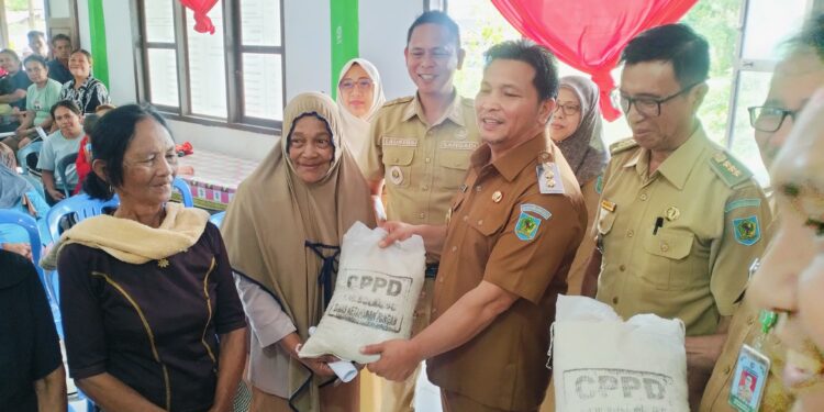 Wabup Dony Pimpin Langsung Distribusi Beras CPPD: Enam Desa di Bolmong Diserbu Bantuan