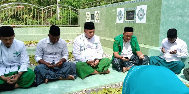Ziarah dan Doa di Hari Santri, Ketua Ansor Bolsel Kenang Keteladanan Almarhum H2M