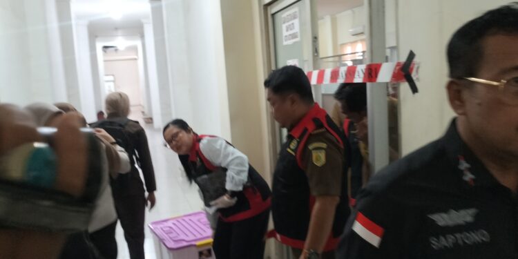 Terungkap, Ini Alasan Kejari Kotamobagu Geledah Kantor Kesbangpol