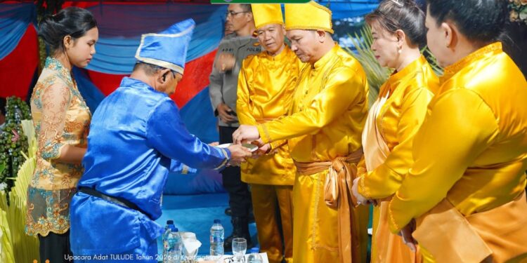 Poigar Bergetar oleh Harmoni Nusantara! Dony Lumenta Nyalakan Api Persatuan di Panggung Tulude Desa Tiberias