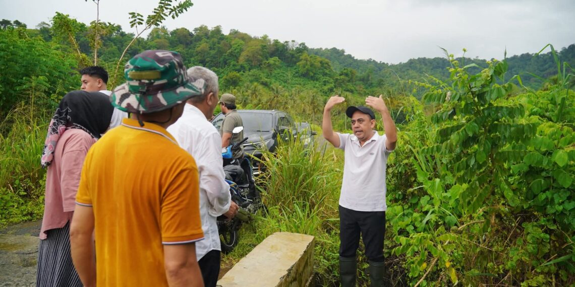 Diterpa Keluhan Warga, Yusra Alhabsyi Sidak Lokasi Penyebab Banjir di Desa Diat
