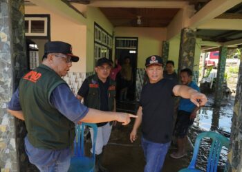 Tak Hanya Memberi Instruksi, Yusra-Dony Turun Lapangan Bersihkan Sisa Bencana di Solimandungan
