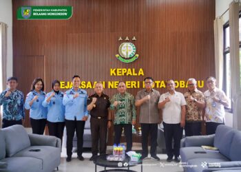 Yusra Alhabsyi Perkuat Benteng Hukum Bolmong, Kejari Kotamobagu Serahkan 4 Legal Opinion Strategis
